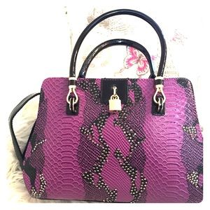 New Seduction rhinestone snake Satchel!